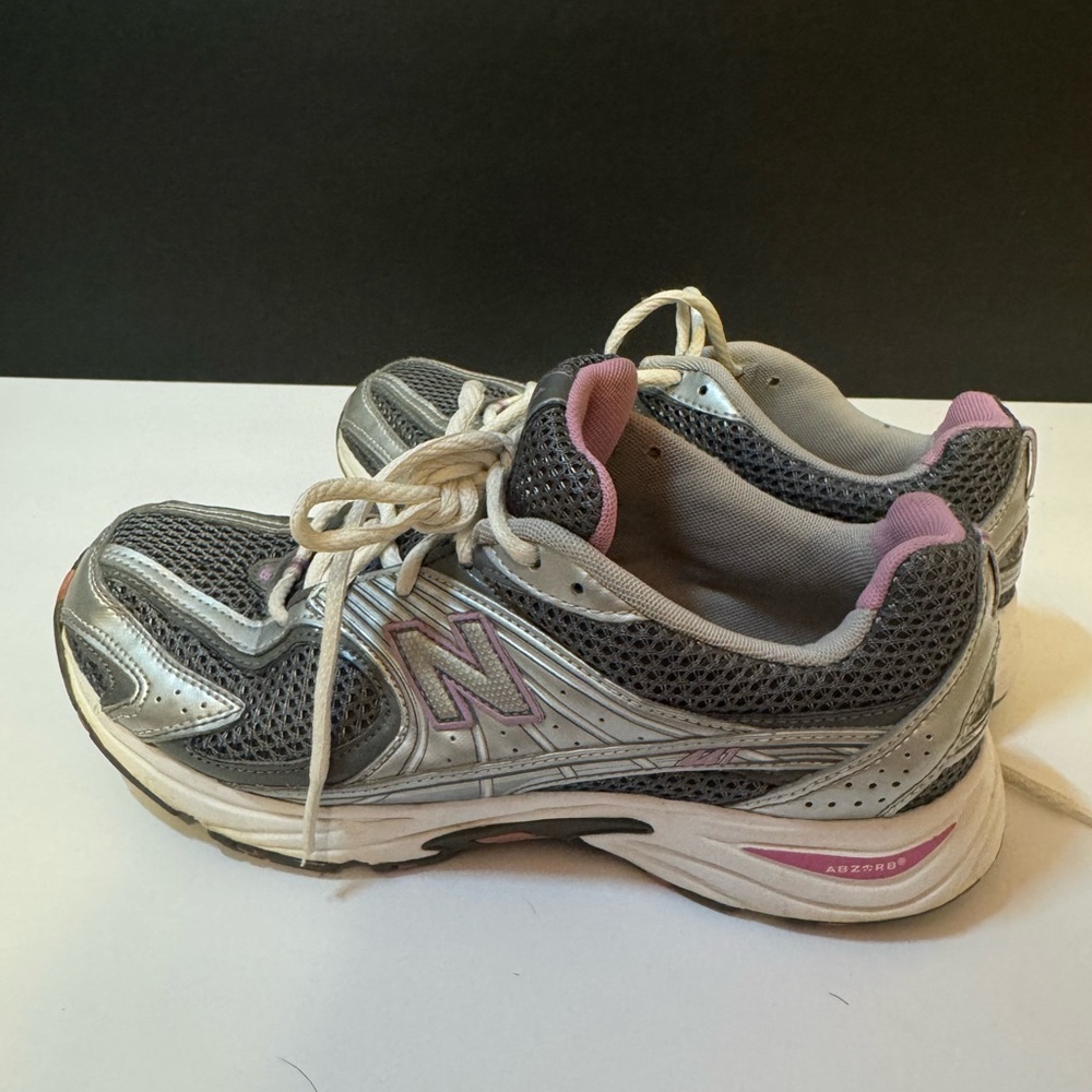New balance shoes- size 9